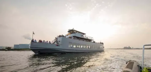 Luxurious Unique Floating Venue With Panoramic Views for Elegant Events