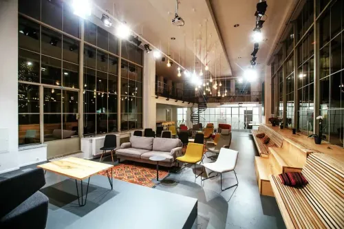 Striking Industrial Loft With Chic Modernity for Corporate Gatherings