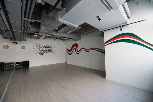 Spacious Event Venue With Industrial Chic Vibes