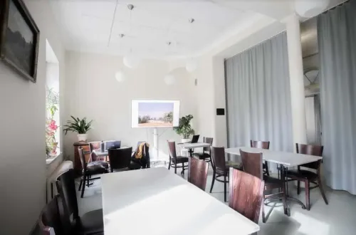 Modish Space With a Pleasant Atmosphere