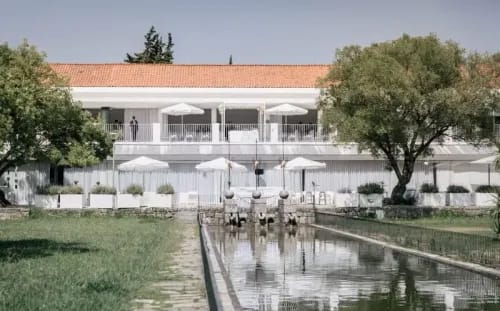 Elegant Modernist Estate With Scenic Views for Sophisticated Soirees