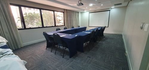 Chic Contemporary Meeting Room for Engaging Seminars and Workshops