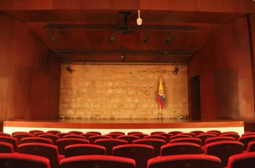 Rustic Stone Walled Hall With Colonial Aesthetics for Prestigious Events