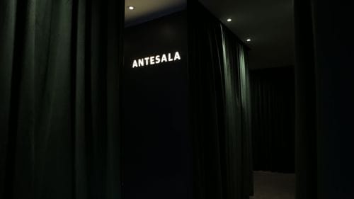 A Unique Multi-Theatre Space for Rotating Speakers and Interactive Breakouts