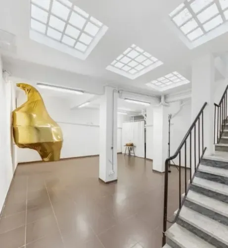 Bright Minimalist Gallery With Skylights for Creative Showcases