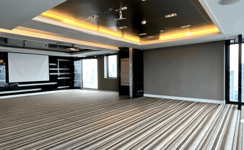 Contemporary Room With Panoramic Views for High-Level Meetings