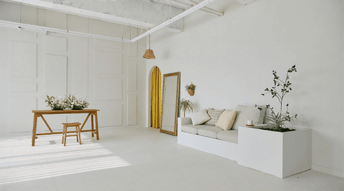 Elegant Minimalist Studio with Perfect Lighting for Photos