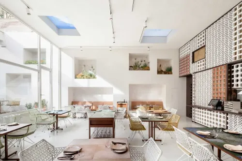 Bright Mediterranean Dining Space for Intimate Corporate Luncheons