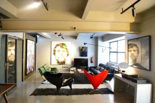 Avant-Garde Urban Loft With a Homely Vibe for Cutting-Edge Corporate Affairs