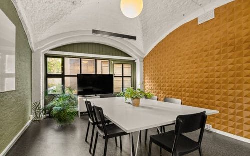 Elegant Arched Room With Textured Walls for Creative Meetings