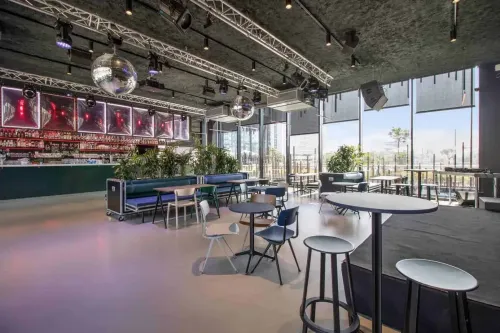 Modern Urban Hall With Picturesque Views for Celebratory Company Parties