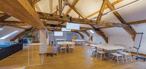 Spacious Industrial Attic With Exposed Wooden Beams and Minimalist Style for Dynamic Workshops