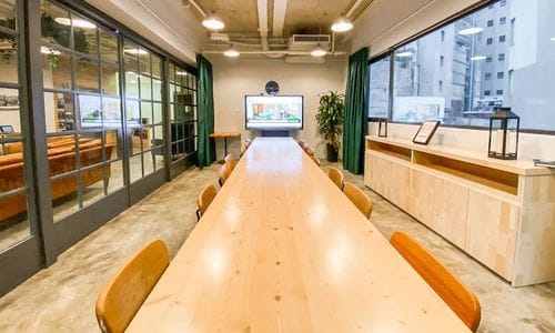 Earthy-Toned Meeting Rooms With Warm Wood Accents for Focused Presentations