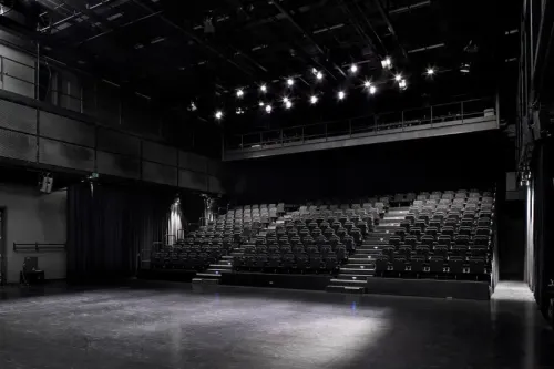 Minimalistic and Adaptable Modern Theatre-Venue for Large Corporate Events