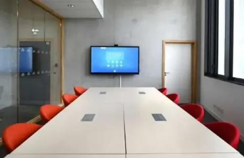 Luminous Hybrid-Ready Suite With Vivid Tones and Tech Amenities for Meetings
