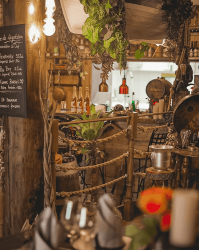 Pirate-Inspired Restaurant Offering a Lively, Nautical Experience