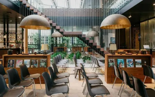 Open-Plan Restaurant With Floating Staircase for Mixers