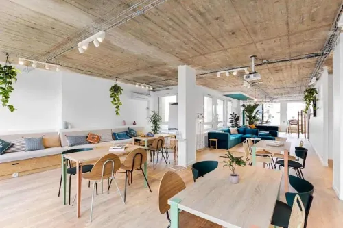 Urban Chic Loft With a Private Terrace for Inspiring Seminars