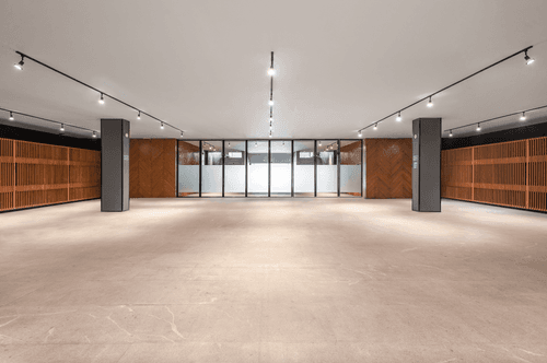 Elegant Wood-Panelled Hall With a Modern Flair for Dynamic Corporate Parties
