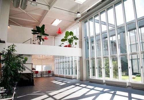 Bright Industrial Loft With Floor-to-Ceiling Windows for Dynamic Productions and Events