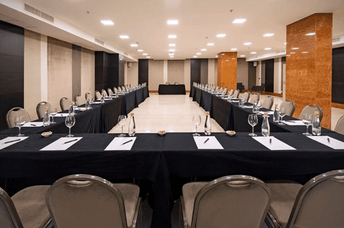 Minimalist Elegance for Focused Corporate Events and Board Discussions