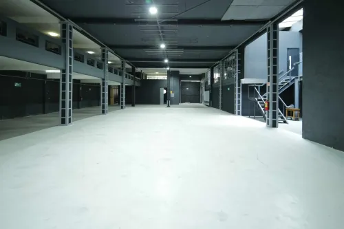 Minimalist Industrial Warehouse With a Double Height Ceiling for Creative Productions