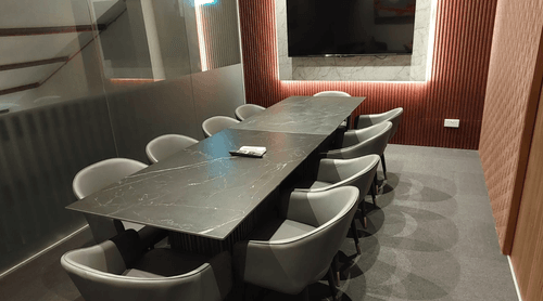 Stylish Meeting Room With Artistic Flair