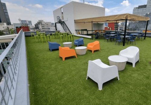 Vibrant Rooftop With Panoramic Views for Dynamic After-Work Gatherings
