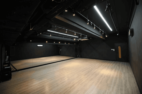 Versatile Black Box Studio With Different Illumination
