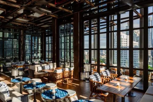 Indoor-Outdoor Skyline Lounge for Elevated Networking Events