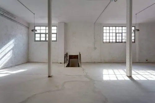 White space with natural light in Chamberí