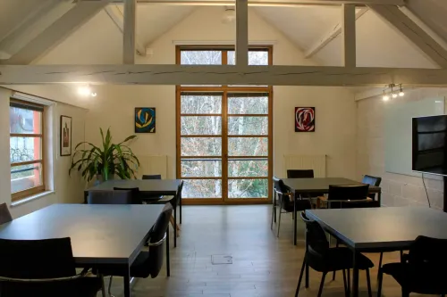 Loft-Style Industrial Haven Overlooking the Garden for Creative Gatherings