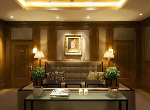 Sophisticated Wood-Paneled Bar for Exclusive Networking and Cocktail Events