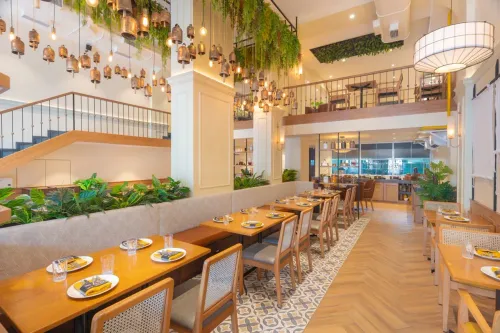 Double-Height Wood-Clad Dining Hall for Networking Receptions