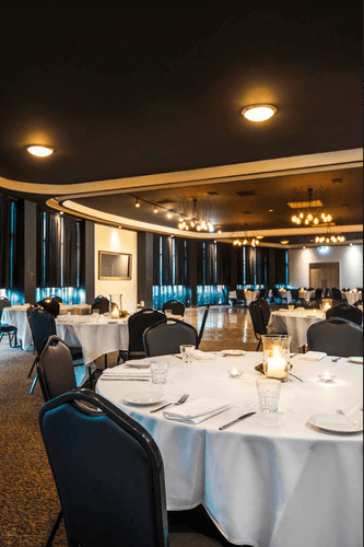 Elegant Art Deco Room With Modern Amenities for Celebratory Gatherings