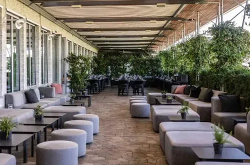 Elegant Green Oasis With Panoramic Views for Stylish Corporate Events