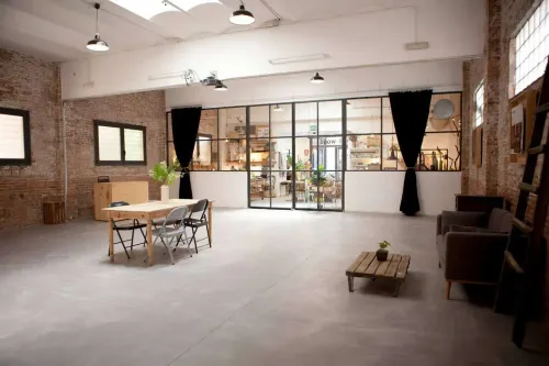 Urban Industrial Studio for Dynamic Events and Creative Productions