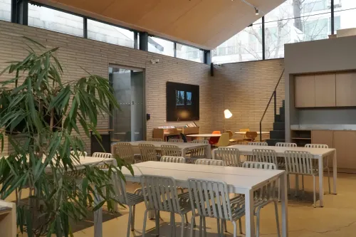 Library-Inspired Loft With Natural Light for Creative Sessions