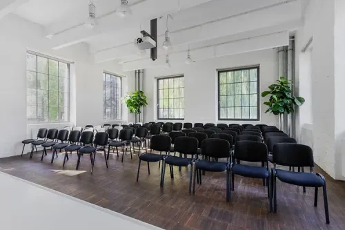 Light-Filled Hub With Lakeside Views for Inspiring Workshops and Training Days