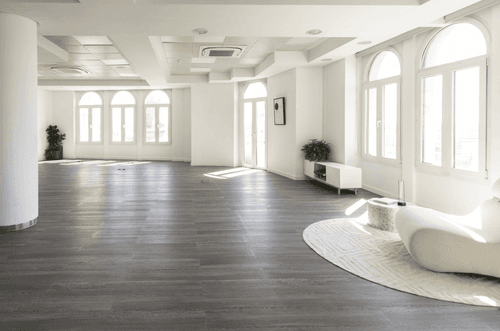 Luxurious Floor With Natural Light for Conferences and Award Ceremonies