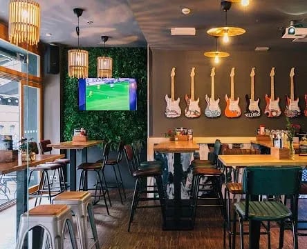 Retro Sports Bar for Lively Team-Building Activities