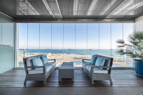 Chic Coastal Lounge With Panoramic Views for Elegant Gatherings