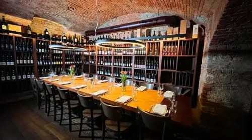 Refined Wine Cellar With Barrel Vaults and Sculptural Glow for Executive Dinners