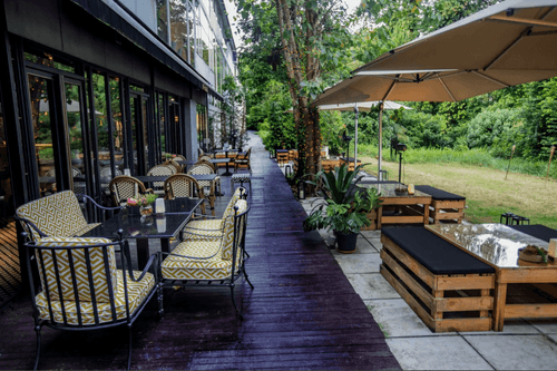 Contemporary Garden Terrace With Wooden Deck for Outdoor Events