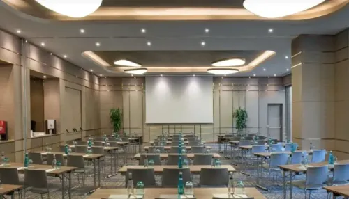 Modern Sophistication With Luxurious Finishes for Seamless Corporate Gatherings
