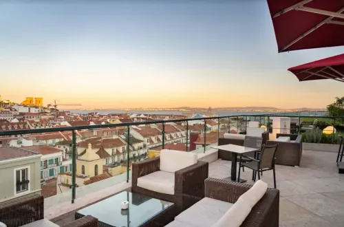 Sunset-Soaked Rooftop With Stunning Panoramic Views for After-Work Sessions
