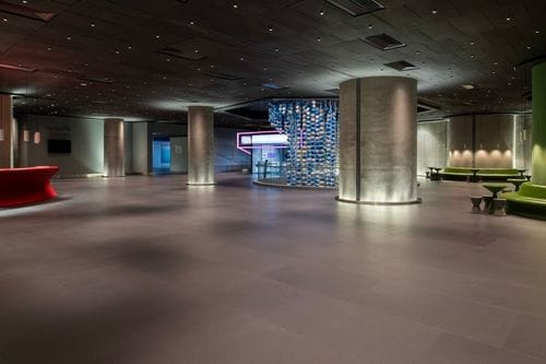 Versatile Open-Plan Foyer for Networking and Corporate Receptions