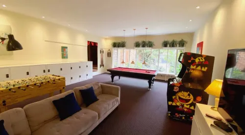 Unconventional Meeting Space With Indoor Games