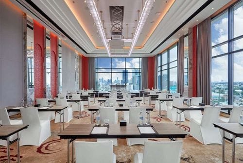 Sophisticated Meeting Room With Skyline Views for Specialised Seminars