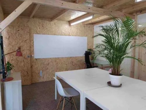 Productive meeting room for small groups